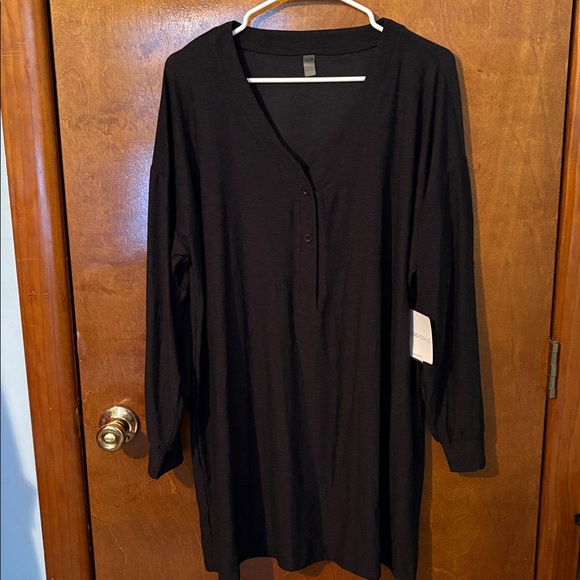 Beyond Yoga Featherweight Oversized Henley Sleep Shirt - Picture 7 of 7